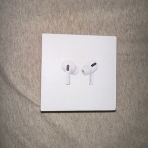 Apple AirPods Pro with White Charging Case